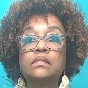 Meet your Posher, Dina